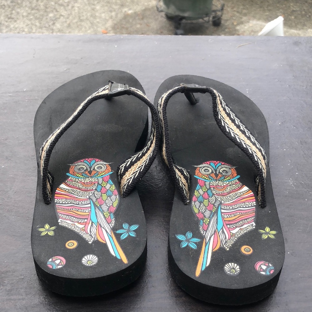 Sakroots Colorful Owl Design Flip Flops Sandals Size 6
